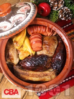 Коледна капама със свинско, пиле и наденица - снимка на рецептата